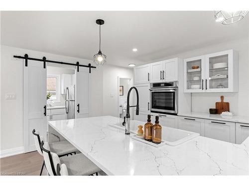 559 Chester Street, London, ON - Indoor Photo Showing Kitchen With Upgraded Kitchen