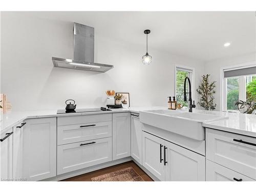 559 Chester Street, London, ON - Indoor Photo Showing Kitchen