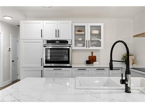 559 Chester Street, London, ON - Indoor Photo Showing Kitchen