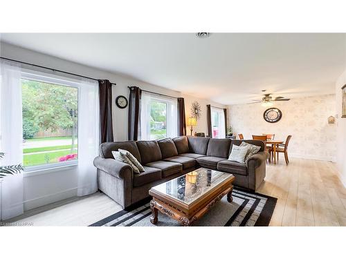 205 Blake Street W, Goderich, ON - Indoor Photo Showing Living Room