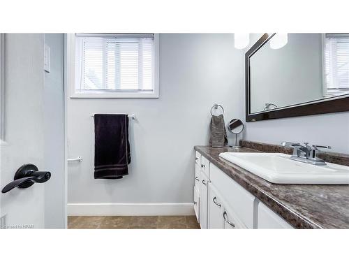 205 Blake Street W, Goderich, ON - Indoor Photo Showing Bathroom