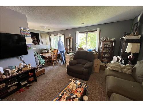 325 Maple Avenue, Stratford, ON - Indoor Photo Showing Living Room