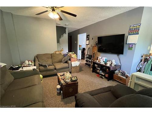 325 Maple Avenue, Stratford, ON - Indoor Photo Showing Living Room