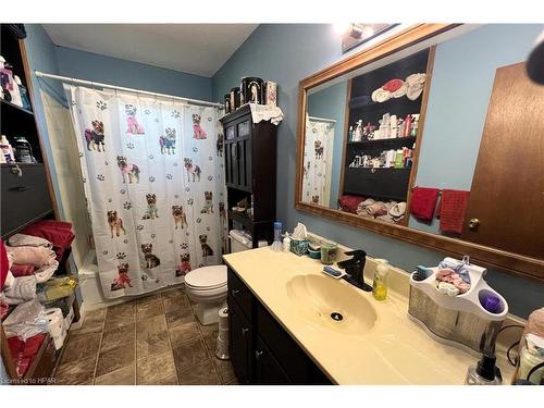 325 Maple Avenue, Stratford, ON - Indoor Photo Showing Bathroom