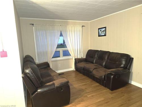 392 Burgess Street, Brussels, ON - Indoor Photo Showing Living Room