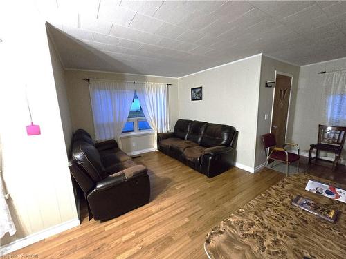 392 Burgess Street, Brussels, ON - Indoor Photo Showing Living Room