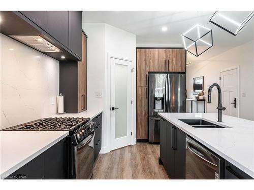 120 Glass Street, St. Marys, ON - Indoor Photo Showing Kitchen With Double Sink With Upgraded Kitchen