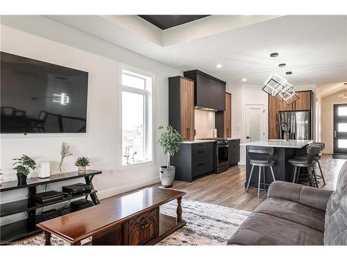 120 Glass Street, St. Marys, ON - Indoor Photo Showing Living Room