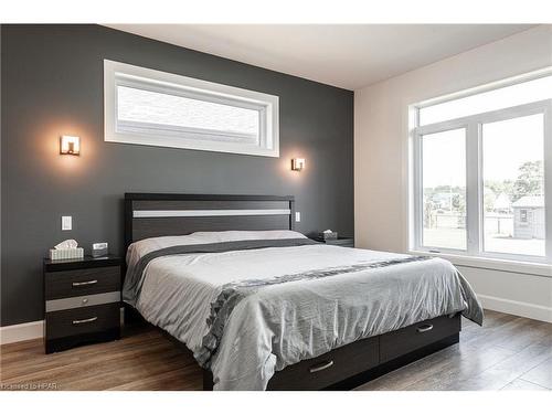 120 Glass Street, St. Marys, ON - Indoor Photo Showing Bedroom