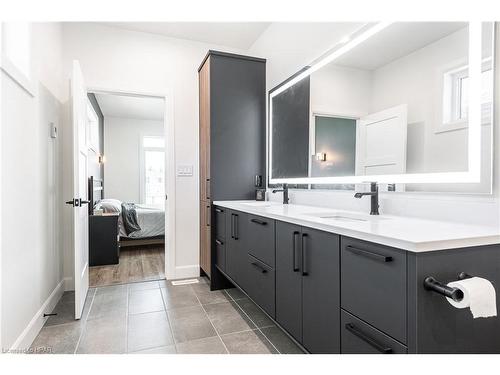 120 Glass Street, St. Marys, ON - Indoor Photo Showing Bathroom