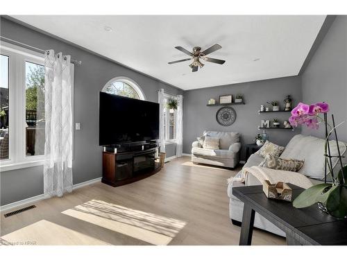 46 Shaw Valley Drive, St. Thomas, ON - Indoor Photo Showing Living Room