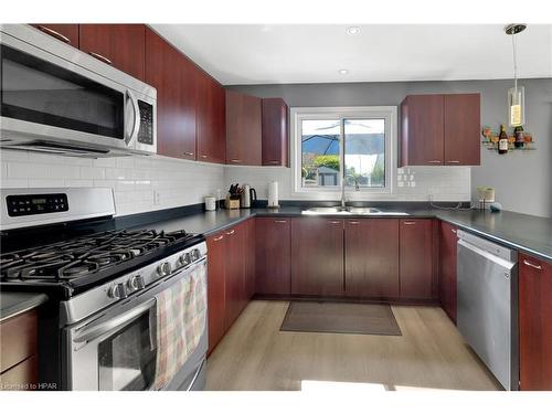 46 Shaw Valley Drive, St. Thomas, ON - Indoor Photo Showing Kitchen With Double Sink