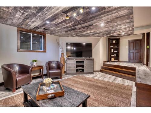 659 Huron Street, Stratford, ON - Indoor Photo Showing Living Room