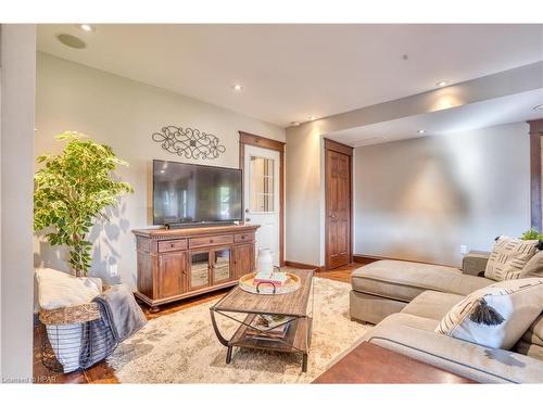 659 Huron Street, Stratford, ON - Indoor Photo Showing Living Room