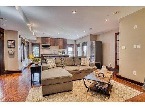 659 Huron Street, Stratford, ON - Indoor Photo Showing Living Room