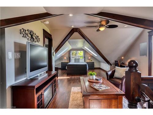 659 Huron Street, Stratford, ON - Indoor Photo Showing Living Room