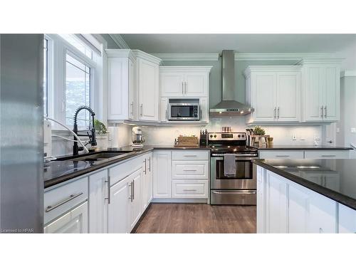 220 Spencer Street, Clinton, ON - Indoor Photo Showing Kitchen With Upgraded Kitchen