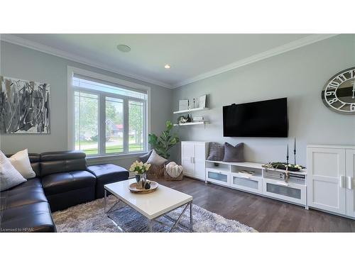 220 Spencer Street, Clinton, ON - Indoor Photo Showing Living Room