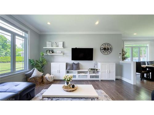 220 Spencer Street, Clinton, ON - Indoor Photo Showing Living Room