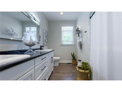 220 Spencer Street, Clinton, ON - Indoor Photo Showing Bathroom