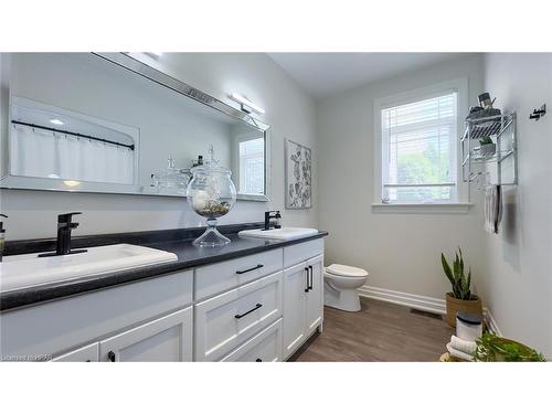 220 Spencer Street, Clinton, ON - Indoor Photo Showing Bathroom