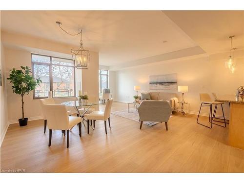 212-400 Romeo Street N, Stratford, ON - Indoor Photo Showing Dining Room