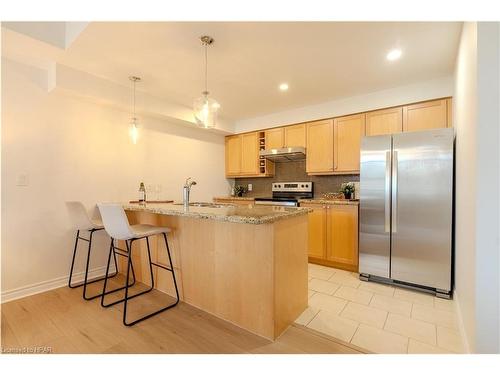 212-400 Romeo Street N, Stratford, ON - Indoor Photo Showing Kitchen