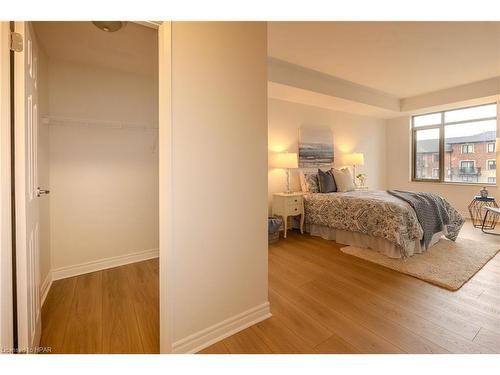 212-400 Romeo Street N, Stratford, ON - Indoor Photo Showing Bedroom