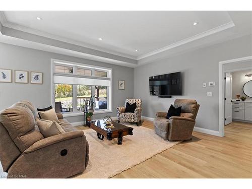 125 Pugh Street E, Milverton, ON - Indoor Photo Showing Living Room