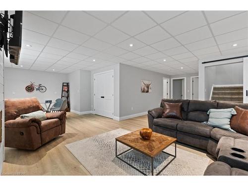 125 Pugh Street E, Milverton, ON - Indoor Photo Showing Living Room