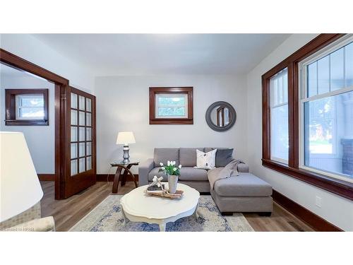 178 Newgate Street, Goderich, ON - Indoor Photo Showing Living Room