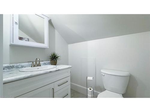 178 Newgate Street, Goderich, ON - Indoor Photo Showing Bathroom