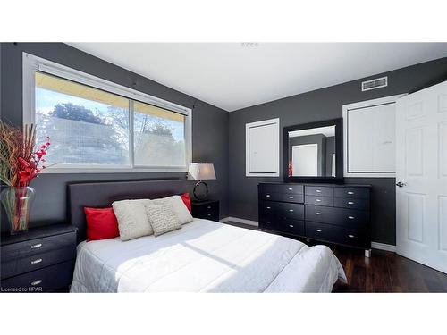 223 Coulton Drive, Mitchell, ON - Indoor Photo Showing Bedroom