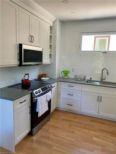 187 St David St Street, Stratford, ON - Indoor Photo Showing Kitchen With Double Sink With Upgraded Kitchen