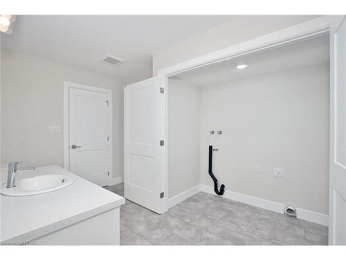 225B Thames Avenue, Mitchell, ON - Indoor Photo Showing Laundry Room