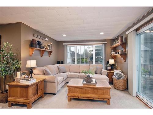 2828 Line 34, Perth East, ON - Indoor Photo Showing Living Room