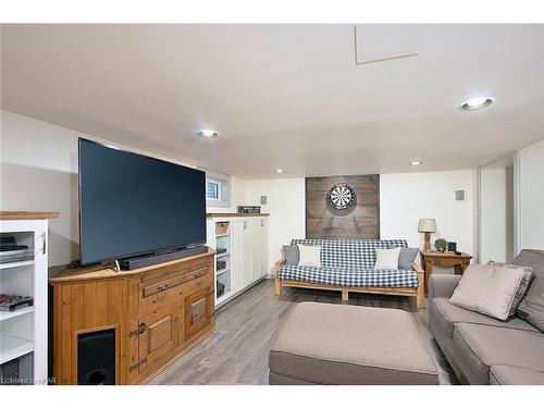 2828 Line 34, Perth East, ON - Indoor Photo Showing Living Room