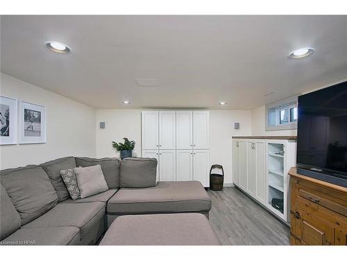 2828 Line 34, Perth East, ON - Indoor Photo Showing Living Room