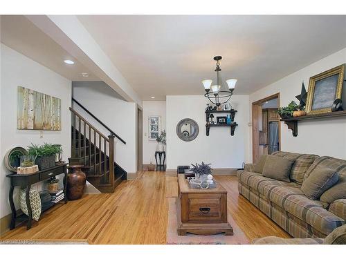 2828 Line 34, Perth East, ON - Indoor Photo Showing Living Room