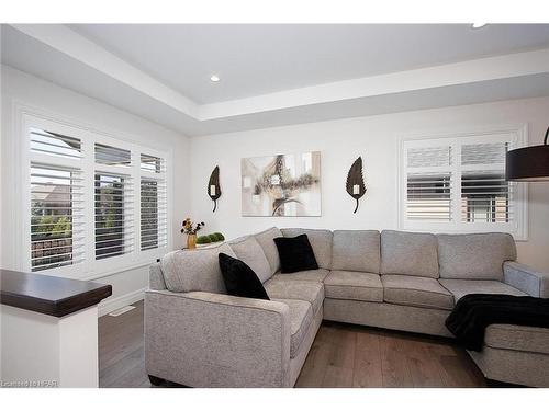 247 Sunset Drive, Mitchell, ON - Indoor Photo Showing Living Room