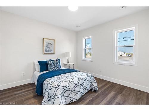 139 Victoria Avenue E, Crediton, ON - Indoor Photo Showing Bedroom