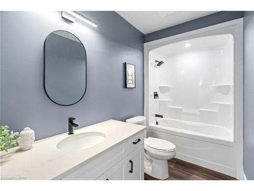 139 Victoria Avenue E, Crediton, ON - Indoor Photo Showing Bathroom