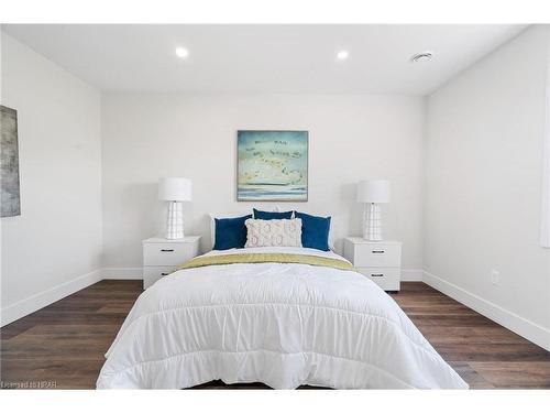 139 Victoria Avenue E, Crediton, ON - Indoor Photo Showing Bedroom