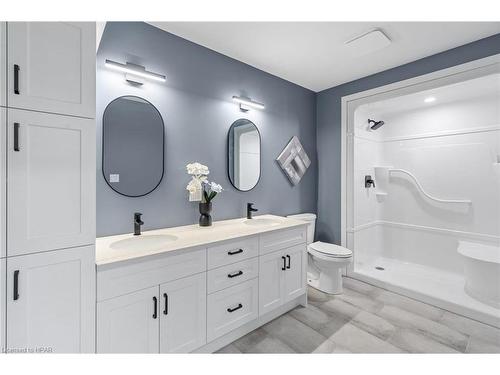 139 Victoria Avenue E, Crediton, ON - Indoor Photo Showing Bathroom