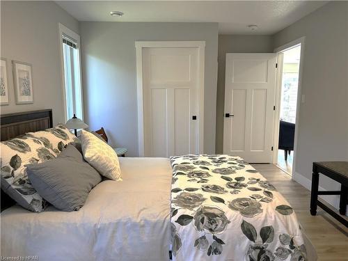 154 Sills Street, Seaforth, ON - Indoor Photo Showing Bedroom