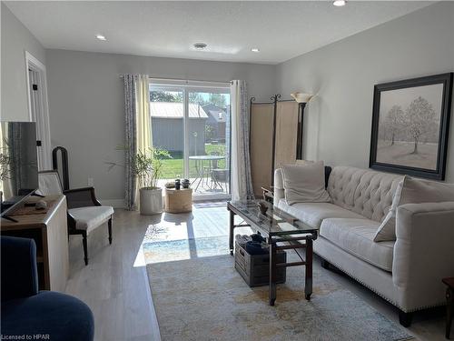 154 Sills Street, Seaforth, ON - Indoor Photo Showing Living Room