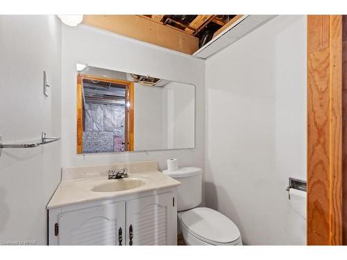 250 Stella Avenue, Glencoe, ON - Indoor Photo Showing Bathroom