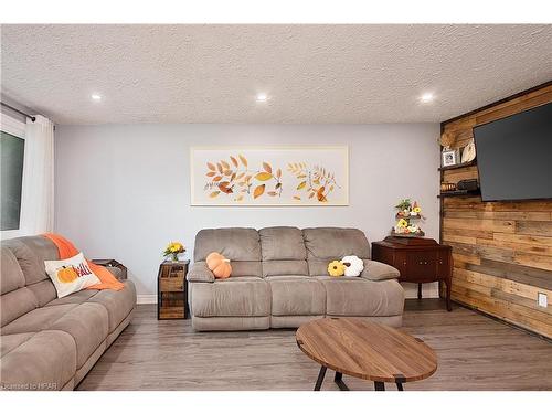 24 Brock Street S, St. Marys, ON - Indoor Photo Showing Living Room