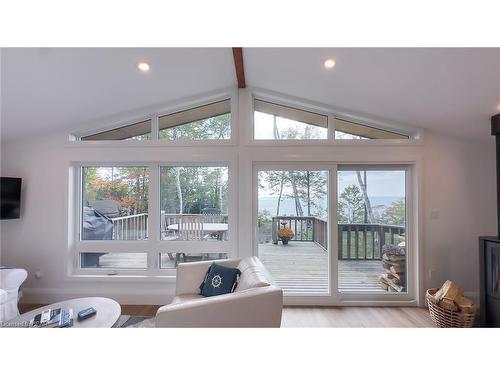 78545 Bluewater Highway, Central Huron, ON - Indoor Photo Showing Living Room