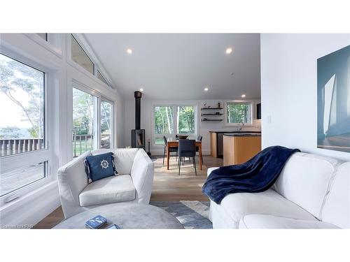 78545 Bluewater Highway, Central Huron, ON - Indoor Photo Showing Living Room